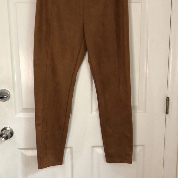 T by TAHARI cognac brown faux leather pull on pant size 6 faux suede pants - Picture 8 of 14